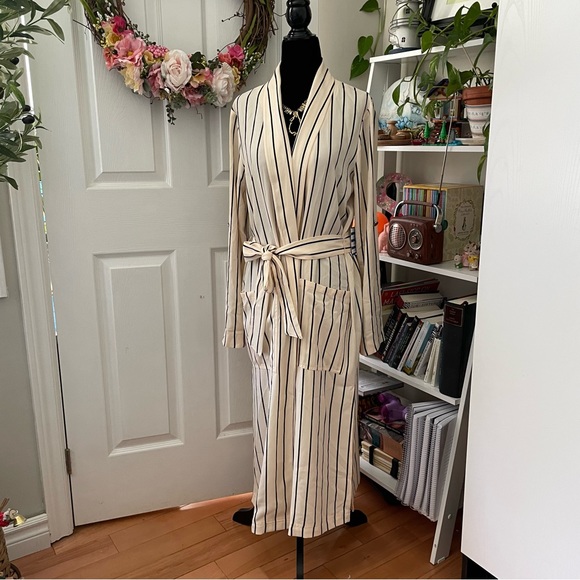 Long cream and striped blazer - Picture 8 of 11